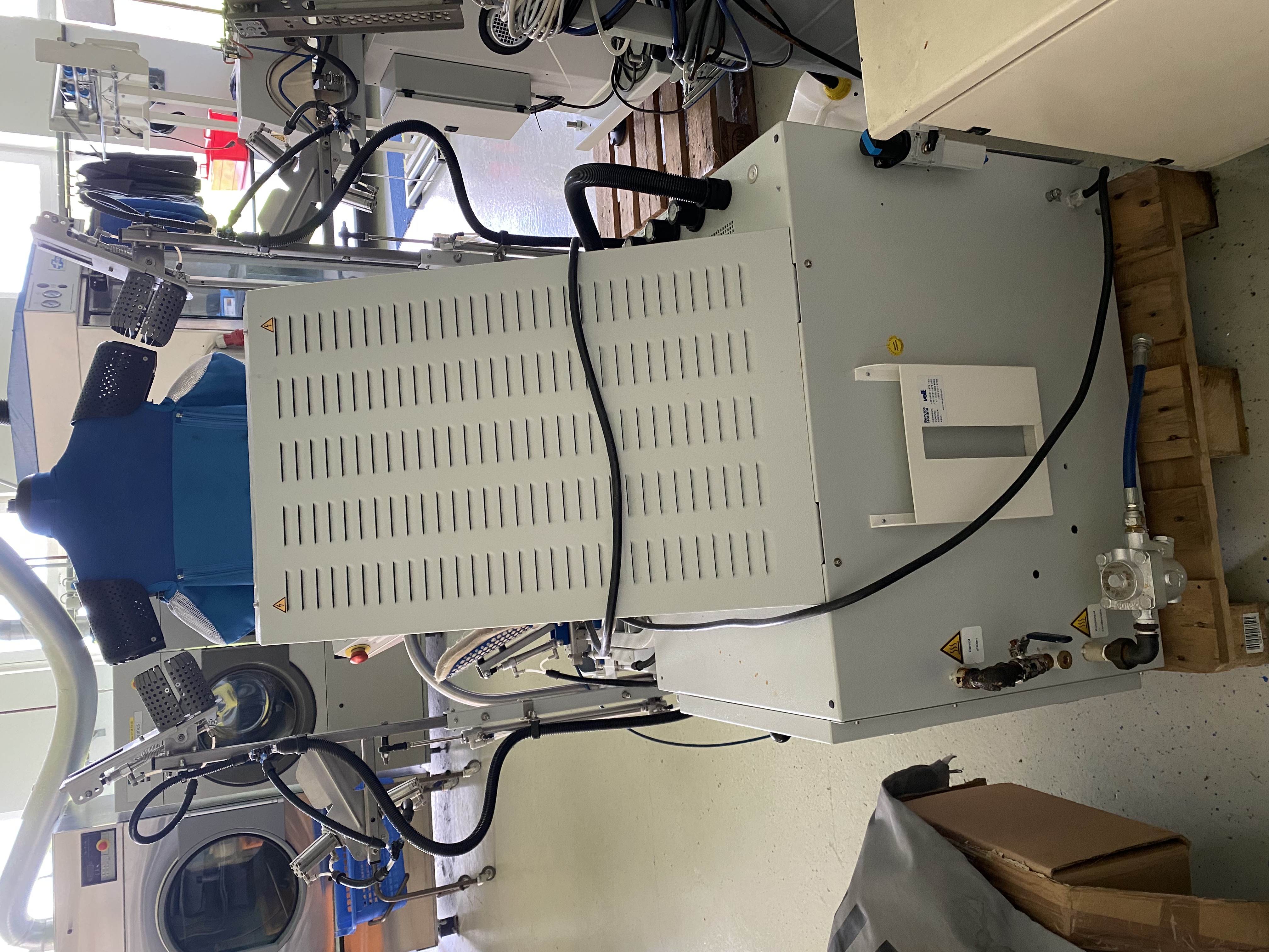 Veit SF26 SL Hemdenfinisher, dampfbeheizt, mit Touch-Steuerung, gebraucht