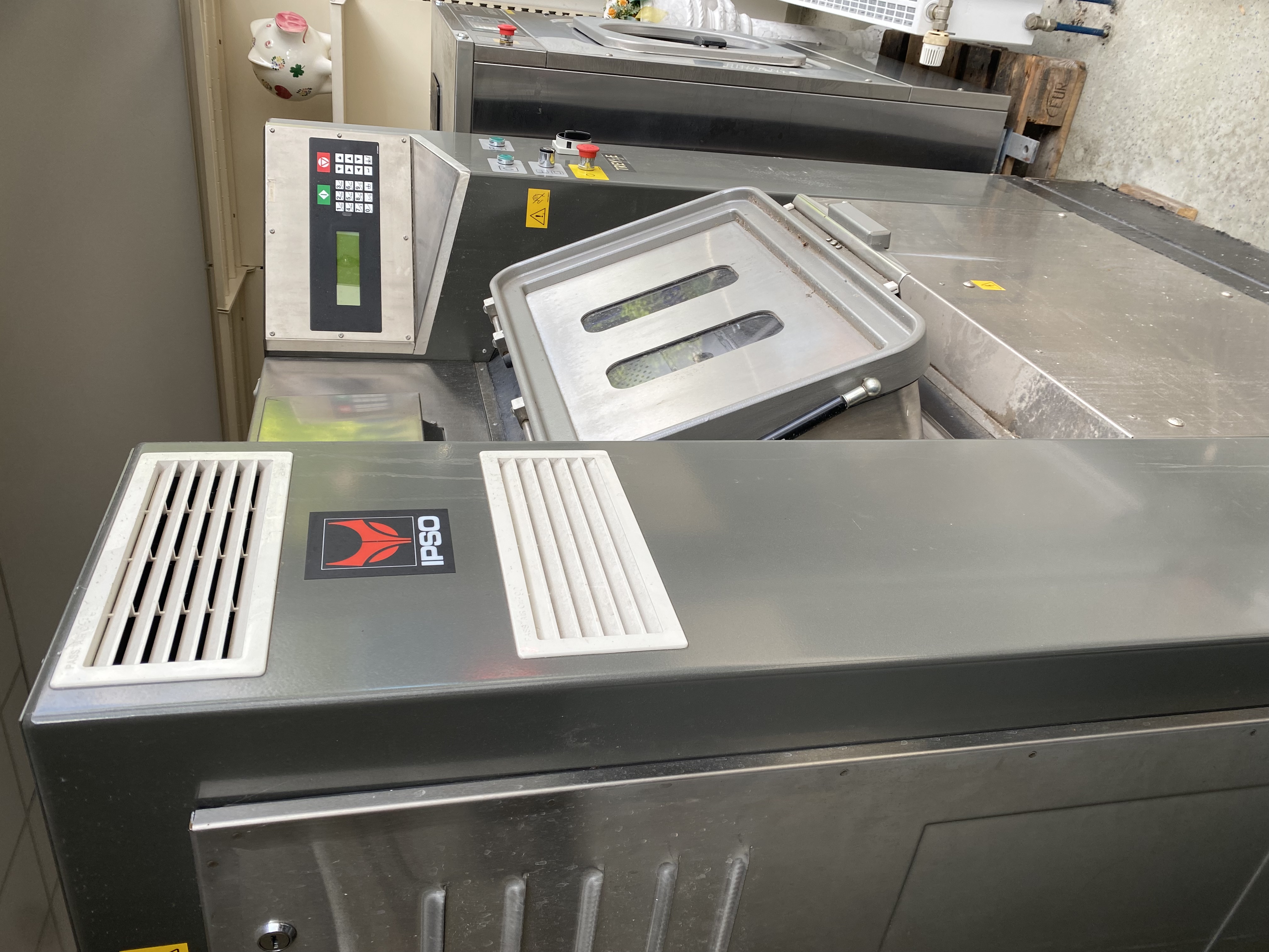 IPSO IB 332 Trennwand-Waschschleudermaschine, 33 kg, Elektro- und Dampfbeheizung, Baujahr 2016, gebraucht