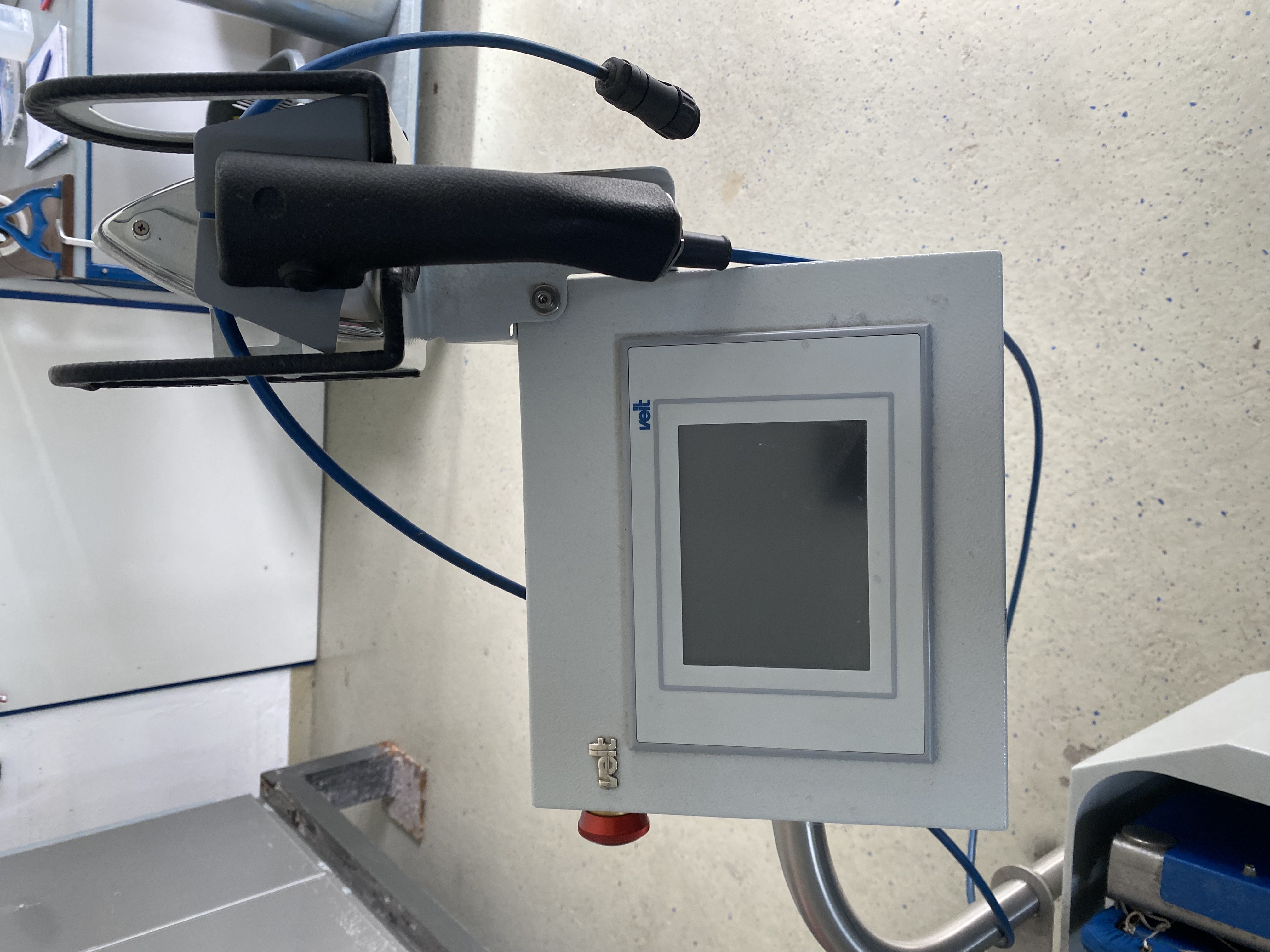 Veit SF26 SL Hemdenfinisher, dampfbeheizt, mit Touch-Steuerung, gebraucht