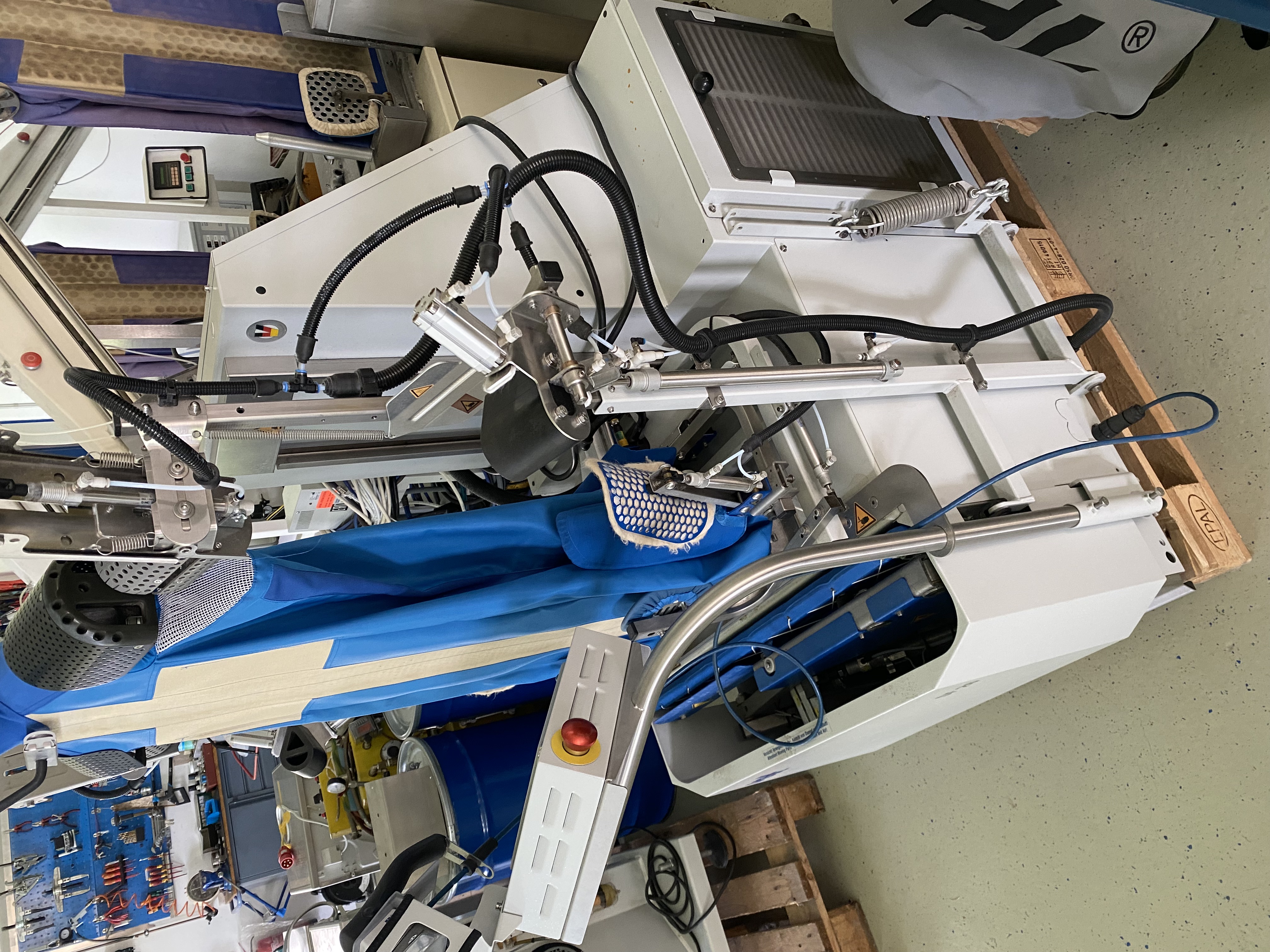 Veit SF26 SL Hemdenfinisher, dampfbeheizt, mit Touch-Steuerung, gebraucht