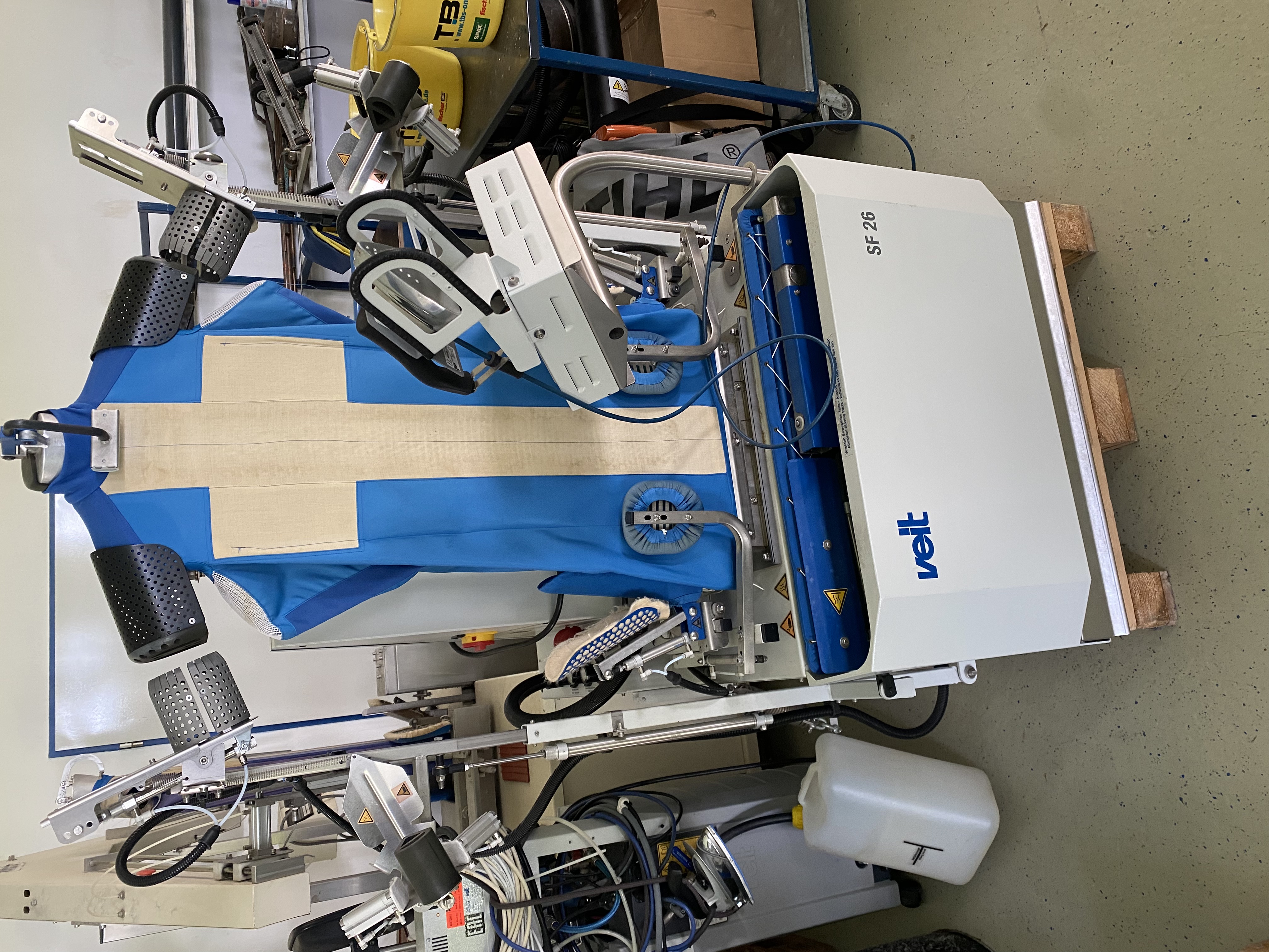 Veit SF26 SL Hemdenfinisher, dampfbeheizt, mit Touch-Steuerung, gebraucht